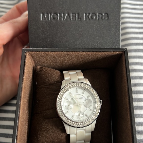 Michael Kors Women's MK5188 Runway White Watch - Picture 4 of 4